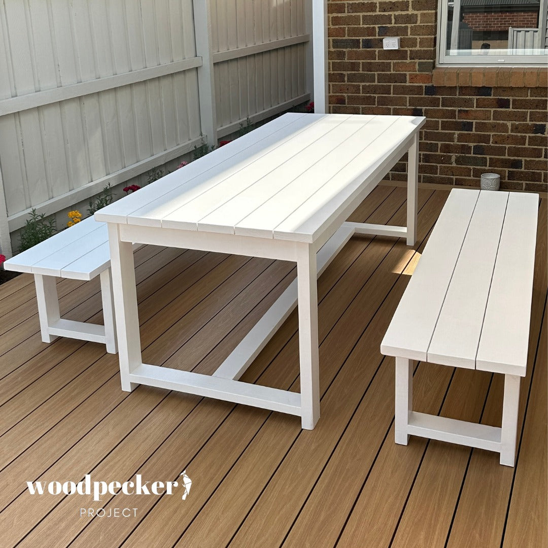 xperience outdoor dining at its finest with this Solid Outdoor Table Set, offering ample space and exceptional craftsmanship